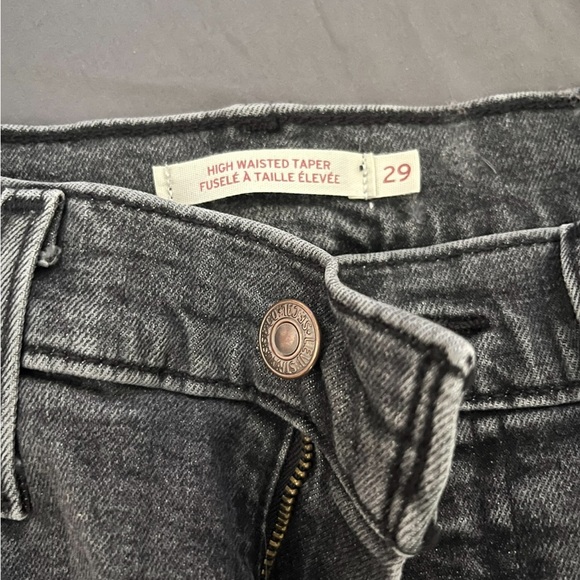 Levi’s High Waisted Tapered NWOT - Picture 2 of 4
